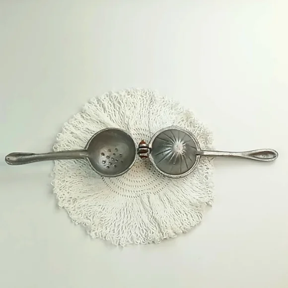 Vintage Die Cast Aluminum Lemon+Lime Hand Juicer/Squeezer/Press - Picture 4 of 10